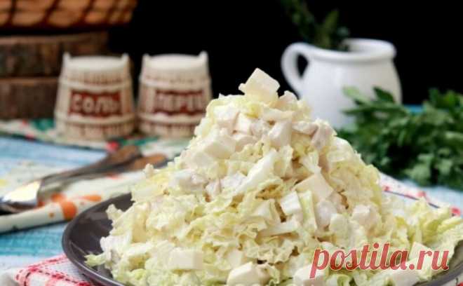 Салат Белоснежка рецепт за (45) минут Салат Белоснежка - простой и вкусный салат, в нём ингредиенты белого или почти белого цвета, за это он и получил своё название.