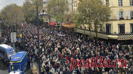 АР: десятки тысяч протестующих участвуют в «Марше против антисемитизма» в Париже. В Париже прошёл «Марш против антисемитизма», в котором приняли участие десятки тысяч человек, говорится в материале Associated Press. Читать далее