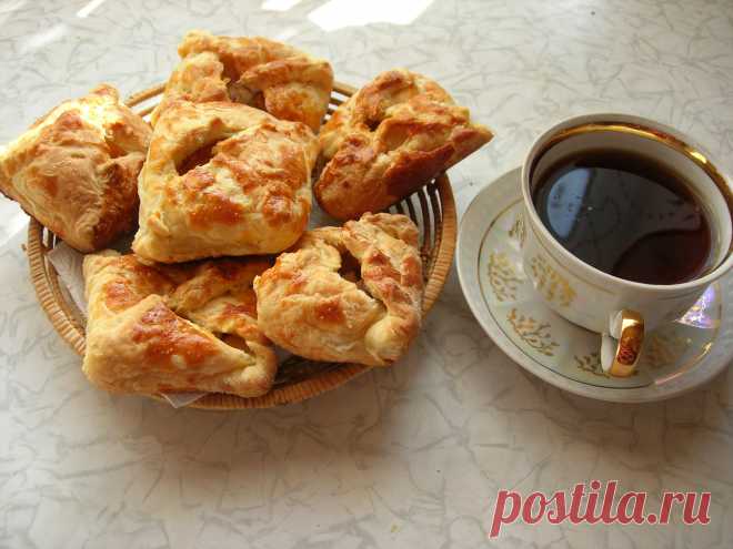Пирожки с яблоками из слоеного теста. (Очень быстрые)