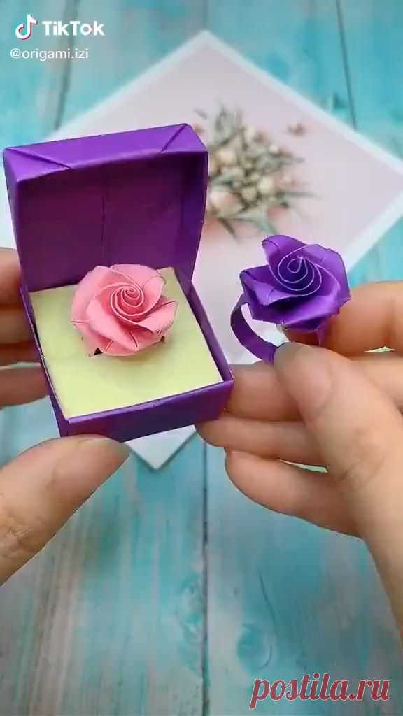 Пин содержит это изображение:  Origami video. Red Flower ring. easy.