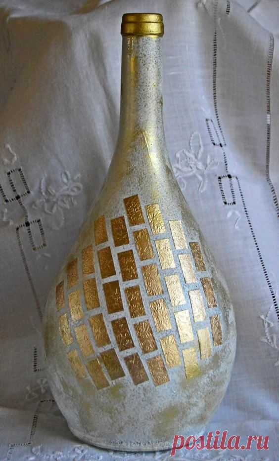 If you're looking for new wine bottle craft ideas, look no further than the Gold Shimmer Wine Bottle Vase! The lovely shape of this particular wine bottle creates a beautiful effect and draws…