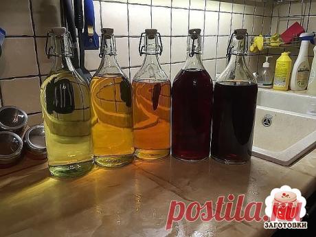 Ягодная наливка «Четыре на четыре»: не забудь перевернуть банку.

Рецепт наливки у каждого свой, но этот поистине гениален в своей простоте: 4 стакана сахара, 4 стакана воды, 4 стакана ягод, 4 стакана водки.

Забыть его сложно даже при желании!

Несмотря на простоту приготовления, напиток в любой компании принимают на ура. Он радует глаз, услаждает вкусовые рецепторы, а самое главное — сколько ни выпей, наутро свеж как огурчик.

Ингредиенты
4 ст. сахара
4 ст. ягод
4 ст. во...