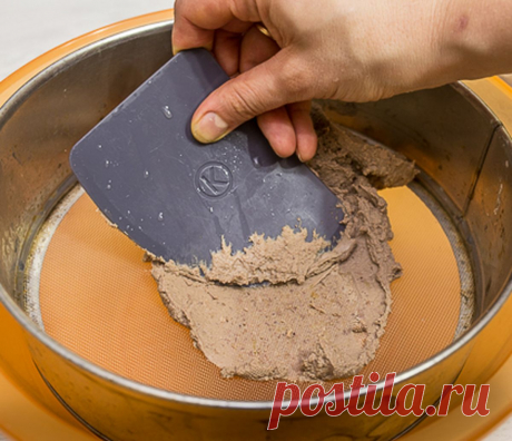 Нежный паштет из куриной печени Этот паштет я уже анонсировала сегодня в Инстаграме. Отдаю  Это у нас пойдет в зачет новогодним заказам как закуска.Этот печеночный паштет - самый нежный и вкусный из всех, что я пробовала и готовила до этого (пате из фуа-гра, конечно же, не в счет, с ним вообще мало что может сравниться). Я его вывела путем [...]