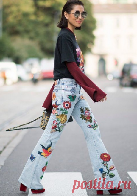 Модны ли сегодня женские джинсы с декоративной отделкой?
Похоже, в ближайшее время вопросы плана «модно/не модно?» утратят свою актуальность. Сегодня в мире моды на первое место выходят такие вещи, как создание интересных сочетаний, неожиданные комбинации текстур, узоров или объемов, умение работать с цветовой палитрой. Сами по себе вещи — их фасоны, детали отделки, элементы кроя или материалы потихоньку теряют четкую принадлежность к категории […]
Читай пост далее на сайте. Жми ⏫ссылку выше