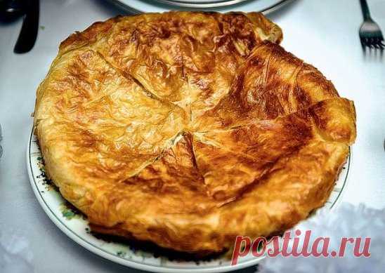 Аджарский омлет БораноЭто, пожалуй, то супер блюдо для завтрака, которое стоит научиться делать всем. Это вкусно, сытно и не сложно. Рекомендую!
Кухня Аджарии весьма сходная с грузинской, хотя не лишена самобытности и уникальности. Лучшие аджарские блюда — харчо, сациви , хинкали, особые хачапури  по-аджарски, а также борано – запеченные яйца с молоком и сыром.
Из этого рецепта выходит 2 порции
Ингредиенты
Молодой сыр- 100 гр
Яйца-4 штуки
Молоко -100 мл
Масло растительное 1 ст л.
Сливочное масло