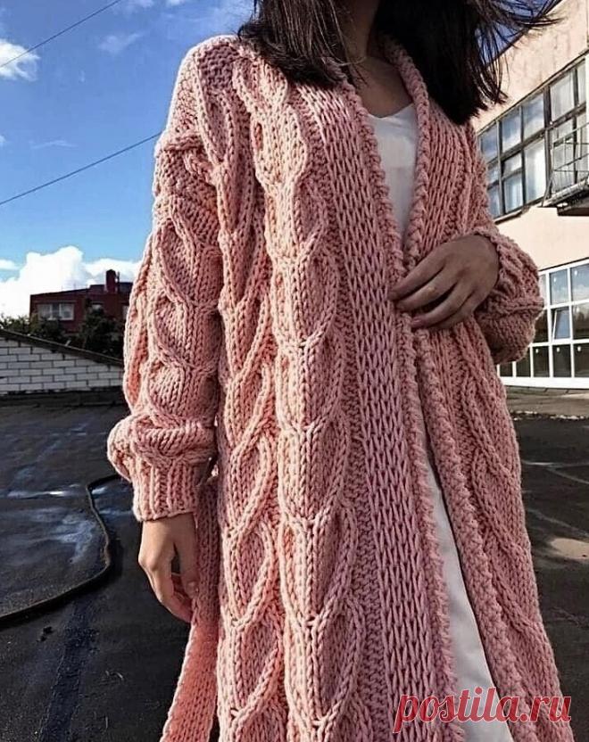 Тёплые кардиганы спицами с красивыми узорами: 7 разноплановых моделей со схемами | Костромичка с клубками | Дзен