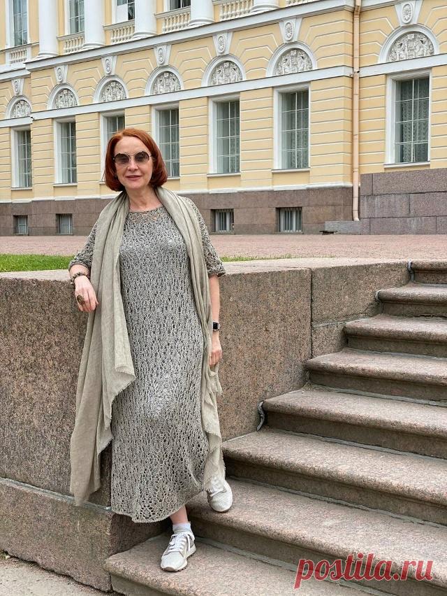 Пост на стене Льняное платье от Натальи произвело фурор!)Нас просто завалили вопросами в сообщениях  и просили рассказать подробнее из чего связано платье, дать схему ажура и даже рассчеты )Мы очень рады, что смогли вдохновить вас идеей!И хотим показать вам еще одну модель от Натальи, это платье подобное по силуэту, но связано из другой пряжи и другим ажуром! На самом деле, модель достаточно проста в крое:-платье прямое, без расширения к низу ( шири...