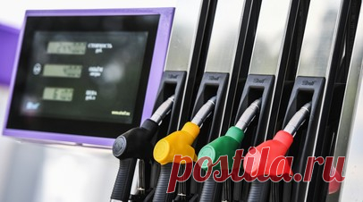 Для сдерживания цен: правительство России на полгода запретит вывоз бензина из страны. С 1 марта правительство России собирается на полгода запретить вывоз бензина из страны. Как ожидается, введение экспортных ограничений позволит насытить внутренний рынок горючего в период высокого спроса весной и летом. В это время потребление топлива традиционно увеличивается за счёт отпусков и уборочной компании, а предложение, напротив, снижается в связи с закрытием нефтеперерабатывающих заводов на…