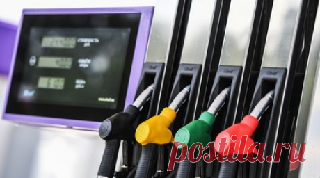 Для сдерживания цен: правительство России на полгода запретит вывоз бензина из страны. С 1 марта правительство России собирается на полгода запретить вывоз бензина из страны. Как ожидается, введение экспортных ограничений позволит насытить внутренний рынок горючего в период высокого спроса весной и летом. В это время потребление топлива традиционно увеличивается за счёт отпусков и уборочной компании, а предложение, напротив, снижается в связи с закрытием нефтеперерабатывающих заводов на…