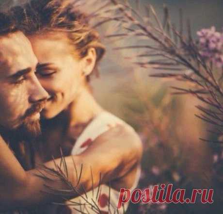 Любовь не живёт три года, Любовь не живёт три дня Любовь живёт ровно столько, Сколько двое хотят, чтобы она жила. Сергей Есенин