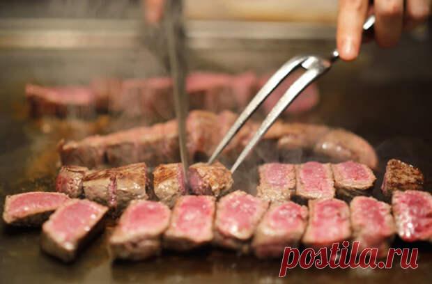 25 блюд разных стран мира, которые нужно попробовать хоть раз в жизни - Steak Lovers - 13 мая - Медиаплатформа МирТесен Порой хороший обед может скрасить даже самый незадавшийся день на отдыхе, а иногда прекрасный ужин — это вообще единственное, о чем вы будете помнить, вернувшись из путешествия. Так или иначе, но пища физическая неразрывно следует бок о бок с нами, когда мы пытаемся наполнить духовные «кладовые» - 13 мая - 43185351443 - Медиаплатформа МирТесен