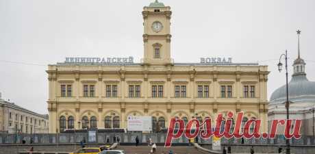 2025--ЛЕНИНГРАДСКИЙ ВОКЗАЛ. В августе прошлого года в Москве стартовала реконструкция Ленинградского вокзала. В ходе работ будет сохранена и отреставрирована историческая часть здания, а изменения, в основном, затронут внутреннее пространство – обновленный объект на Комсомольской площади станет современным и удобным для пассажиров.