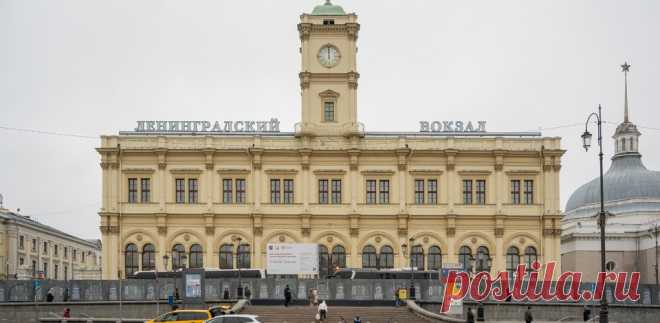 2025--ЛЕНИНГРАДСКИЙ ВОКЗАЛ. В августе прошлого года в Москве стартовала реконструкция Ленинградского вокзала. В ходе работ будет сохранена и отреставрирована историческая часть здания, а изменения, в основном, затронут внутреннее пространство – обновленный объект на Комсомольской площади станет современным и удобным для пассажиров.