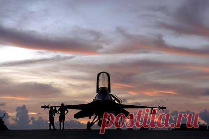 Итальянский генерал засомневался в успехе ВСУ после поставок F-16. Поставка ВСУ истребителей американского производства F-16 концептуально ничего не поменяет, заявил экс-глава ВВС Италии генерал Леонардо Трикарико. «В этом нет качественного скачка, это такое же современное оружие», — сказал он, добавив, что для переобучения украинских пилотов будет достаточно четырех месяцев.