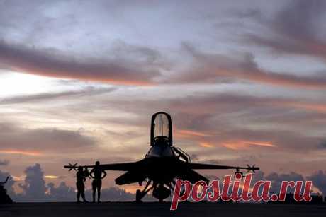 Итальянский генерал засомневался в успехе ВСУ после поставок F-16. Поставка ВСУ истребителей американского производства F-16 концептуально ничего не поменяет, заявил экс-глава ВВС Италии генерал Леонардо Трикарико. «В этом нет качественного скачка, это такое же современное оружие», — сказал он, добавив, что для переобучения украинских пилотов будет достаточно четырех месяцев.