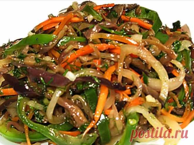 Готовим вкусно - Баклажаны по-корейски (закуска) Эта вкуснейшая закуска готовится 2-3 дня!!! Надо набраться терпения, но приготовить ее стоит. Думаю, не пожалеете… Нам понадобится: 4 баклажана 2 сладких перца 1 большая морковь 1 большая луковица (или 2 небольших) чеснок (3-4 зубчика) уксус (5 % , 1-2 стол. ложки по вкусу) (я ложу 2 ложки) зелень соль, перец (черный, молотый) раст. масло …