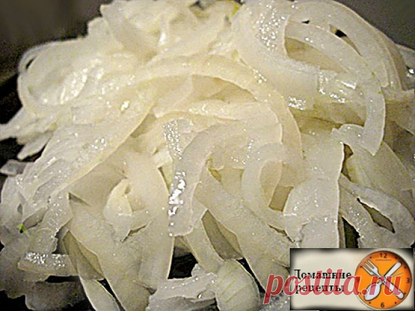 Быстрый маринованный лук для салатов и не только Не надо ни закатывать, ни долго ждать пока промаринуется. Его можно и в салаты класть и просто так есть, очень подходит к мясу.