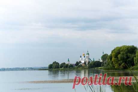Ярославская область, Ростов Великий, Вид на Спасо-Яковлевский Димитриевский монастырь  /  Андрей Рыбаков‎  |  Фотопутешествия |  facebook.com