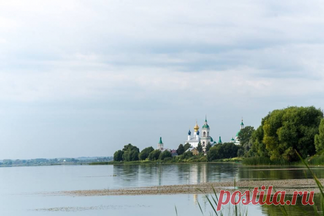 Ярославская область, Ростов Великий, Вид на Спасо-Яковлевский Димитриевский монастырь  /  Андрей Рыбаков‎  |  Фотопутешествия |  facebook.com