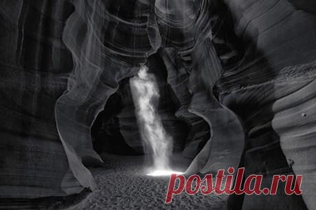 $ 6,5 млн. за фото каньона | Burabai.
В декабре 2014 австралийский фотограф Питер Лик сделал заявление, что продал свою фотографию «Phantom» («Фантом») за 6,5 миллионов долларов. Фотография была продана частному коллекционеру, который также купил у Лика его шедевры — «Illusion» за $ 2,9 млн. и «Eternal Moods» за $ 1,3 млн.