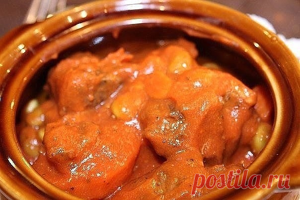 8 РЕЦЕПТОВ ВКУСНЫХ БЛЮД ИЗ РЫБЫ

1. СЁМГА В СЛИВОЧНО-ЧЕСНОЧНОМ СОУСЕ

Ингредиенты:

Семга 500 г
лимонный сок
соль и перец
Соус:
сливки 10% 300 мл
карри 1/4 ч л
соль по вкусу
перец черный или красный молотый по вкусу
чеснок 3 зубка
зелень
сыр твердый по вкусу
масло 1-2 ст л для жарки

Приготовление:

Отварить макароны.
Семгу отделить от кожи при помощи острого ножа и освободить от костей. Нарезать не мелкими кубиками. Посолить, поперчить и полить лимонным соком. Оставить на...