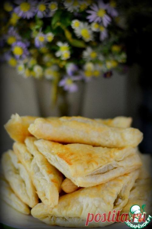 Слойки с чесночной начинкой - кулинарный рецепт