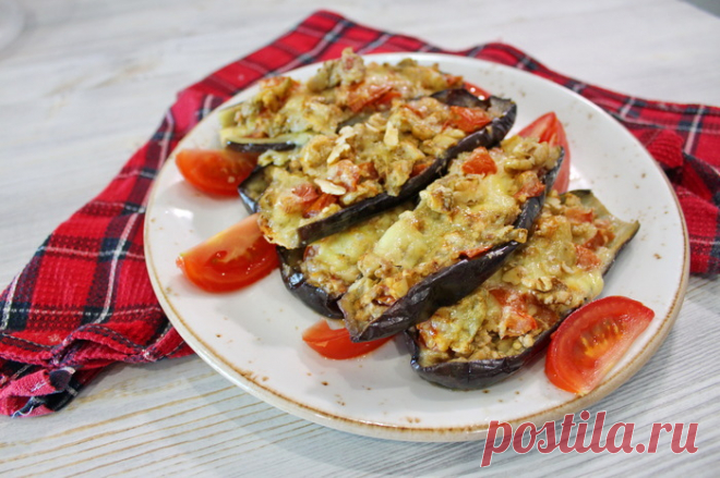 Запеченные баклажаны с сыром и помидорами