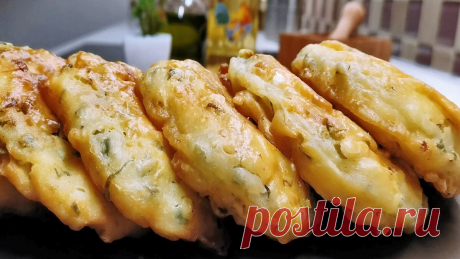 Пирожки с яйцом и луком "по-ленивому", по вкусу не уступают настоящим: тесто без дрожжей за 5... Для таких пирожков не нужно вымешивать тесто руками, не нужно их лепить. Просто все смешать с начинкой и выложить на сковороду ложкой. Жарятся они как обычные оладьи. Поэтому мы называем их...