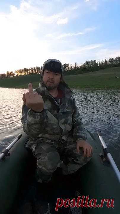 Уже который раз при снятии щуки с крючка, она сама меня ловит на тройник! Это очень больно!