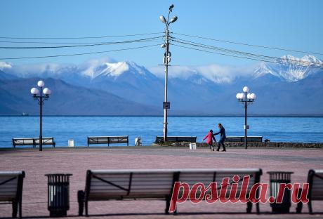 Вид на набережную города Петропавловск-Камчатский.  
Подробнее на ТАСС:  https://tass.ru/spec/kamchatka  |  Осенняя Камчатка - Туризм на Камчатке - Вулканы Камчатки