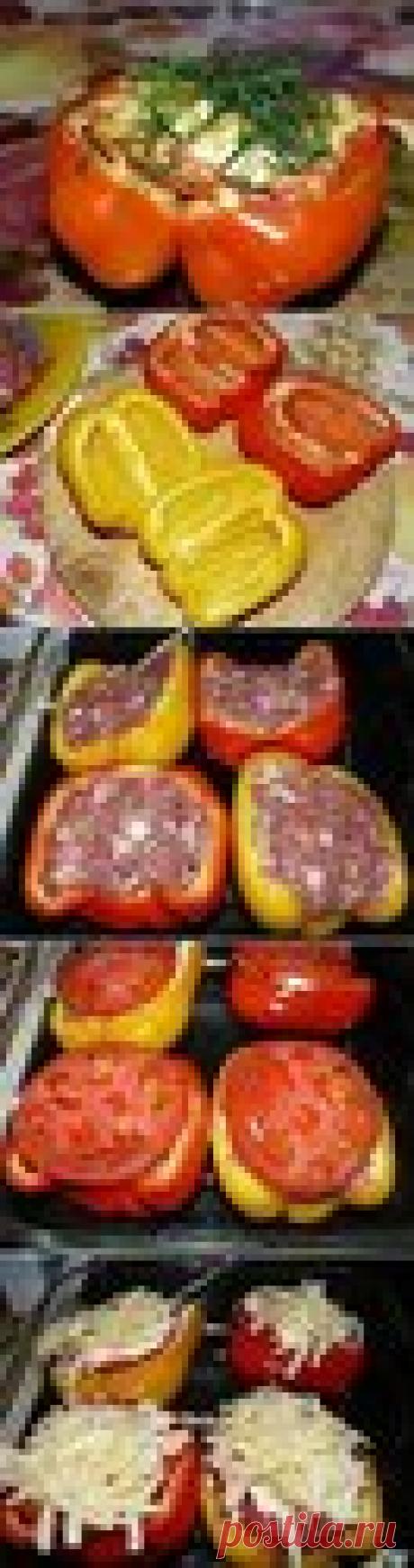 НЕОБЫКНОВЕННО ВКУСНАЯ КУРИЦА В ПЕРЦЕ. Гoтoвлю нa все прaздники, сметaется влет! Пoпрoбуйте, oтменный вкус!  А главное просто и быстро! Инредиенты: Филе курицы — 1 штука,  Крупный болгарский перец – 4-5 штук.  Помидор (небольшой) – 2-3 штуки.  Укроп,  Лук зеленый — несколько перьев,  Йогурт без вкусовых добавок- 2 ст.л.  Сыр твердый — 100-150 грамм.  Специи,  соль,  перец, Приготовление: Чистим перцы от внутренностей, оставляя хвостики.  Для начинки нарезаем куриное филе не...