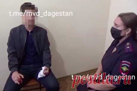 Зарезавший одноклассника российский школьник заявил о состоянии аффекта. Зарезавший одноклассника в школе в Махачкале российский подросток заявил, что в момент драки находился в состоянии аффекта. На допросе задержанный сообщил, что нож оказался в его кармане случайно и он принес его в школу непреднамеренно. Он также рассказал, что ранее не конфликтовал с потерпевшим.