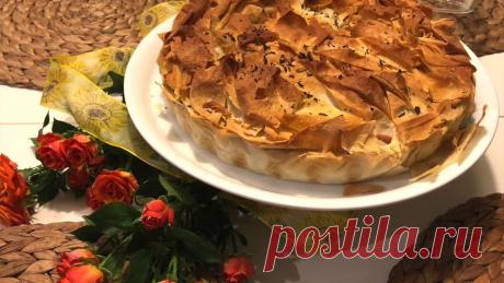 Пирог из теста "Фило" со шпинатом и тремя видами сыра . Быстро и очень вкусно ! Это оочень вкусный пирог ! Так как он готовится из готового теста "Фило" , на его приготовление Вы потратите минимум времени . Надо приготовить только начинк...