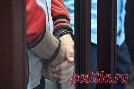 В российском городе осудили 18 автоподставщиков за получение выплат от страховых. В Архангельске суд вынес приговор 18 автоподставщикам за умышленное повреждение машин и незаконное предъявление страховым компаниям требований о возмещении ущерба. В зависимости от роли и степени участия их признали виновными по пяти статьям. Некоторых участников группировки отправили в колонию.