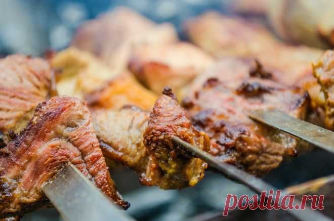 Друг из шашлычной бесподобно замариновал мясо, теперь замачиваю так и свинину, и курицу | Foodbook | Яндекс Дзен