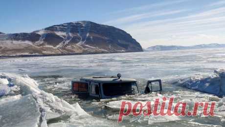 Рыбаки на машине провалились под лед на водохранилище в Красноярске. На Красноярском водохранилище в районе села Лебяжье под лед ушел автомобиль &quot;УАЗ&quot; с тремя людьми. Об этом сообщает служба спасения региона. Инцидент произошел в Краснотуранском районе на водохранилище, под лед провалился ...