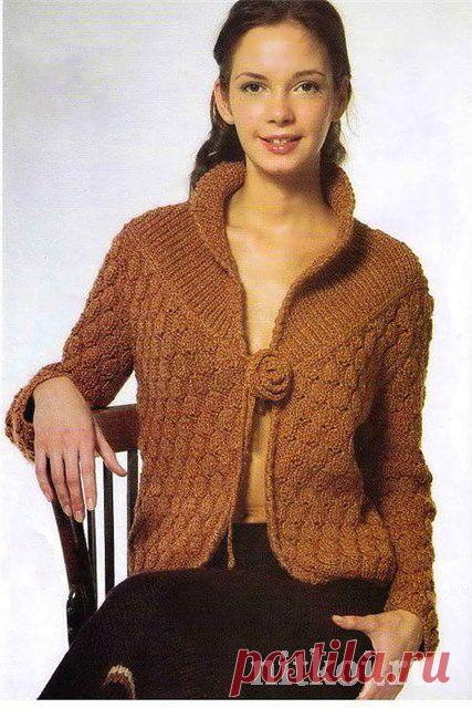 Вязаный жакет спицами