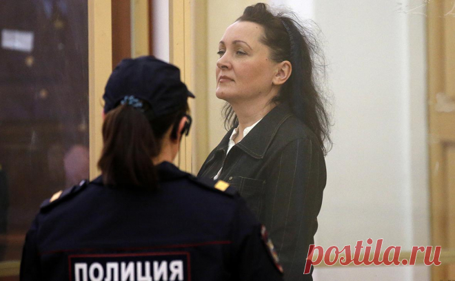 Экс-судью приговорили к 10 годам по делу матери главаря банды Цапков. Экс-судью Мартынову приговорили к 10 годам заключения за хищение средств с арестованных счетов матери главаря банды Цапков, а также пособничество при фальсификации доказательств