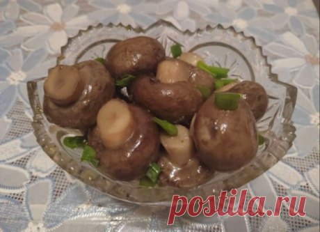 МАРИНАД ДЛЯ ГРИБОВ 
(Опят, маслят, белых, шампиньонов и т. д. )
Такие грибочки даже дети будут кушать ложками! Маринад супер удачный! Наивкуснейший!!
Ингредиенты:
1 литр воды; 
2 ст. л. сахара; 
4 ч. л. соли; 
3 шт. лаврового листа; 
6 горошин душистого перца; 
4 шт. гвоздики; 
3 кусочка корицы (молотой ½ ч. л.) ; 
3 ч. л. уксусной эссенции 70 %. 
При использовании столового 5% уксуса необходимо взять 800 мл воды и 200 мл 5% уксуса. При использовании 9% уксуса - 890 мл вод...