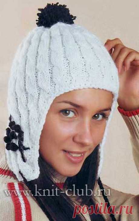 Белая шапочка с &quot;ушками&quot; и помпонами