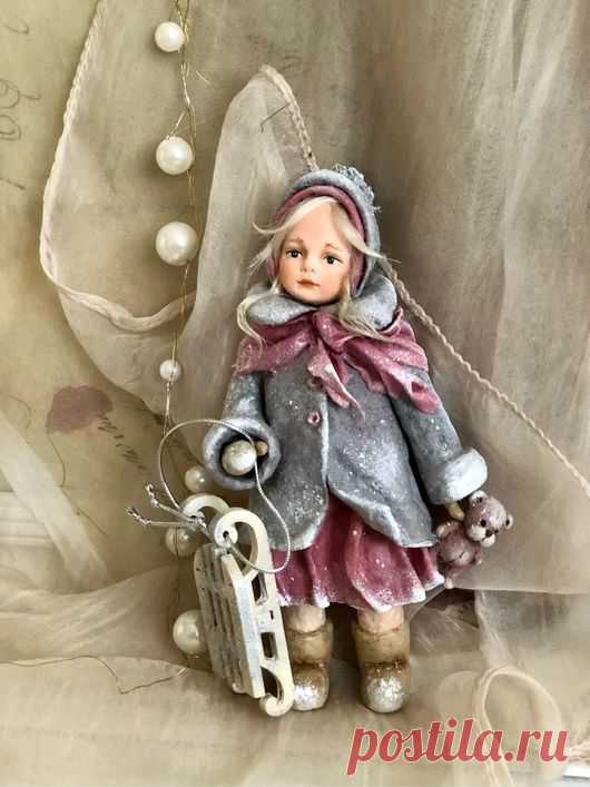 Ватная игрушка «Девочка с санками» в интернет-магазине Ярмарка Мастеров по цене 6500 ₽ – UX2OIRU | Елочные игрушки, Волгоград - доставка по России