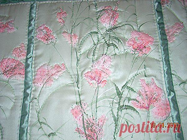 Фрагмент панно "Цветы полевые".
Пэчворк. Ручная стёжка. Бисер.