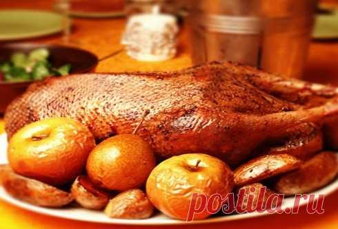 Жареный гусь с яблоками - Рецепты русской кухни