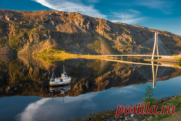 Рыболовный сейнер у норвежской коммуны Алта. Автор фото — Виталий Новиков: nat-geo.ru/photo/user/40200/