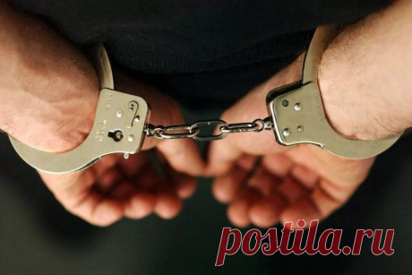На Украине задержали директора психбольницы за содействие уклонистам. Стоимость фальшивой справки о наличии психического заболевания составляла 1,5 тысячи долларов.
