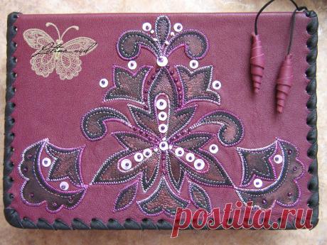 Обложка для книг из натуральной кожи, декор декоративная строчка, аппликация, бисер, пайетки.