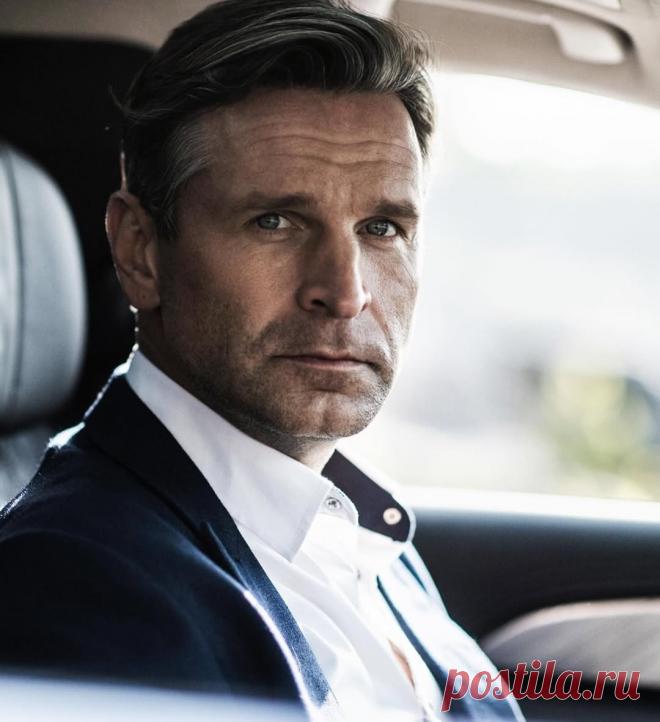 Виктор Добронравов