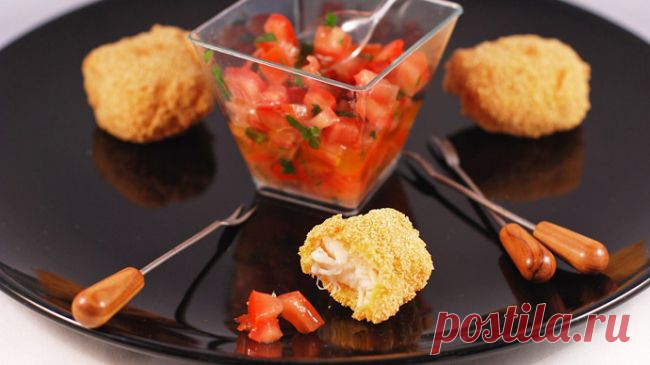 Жареная рыба в хрустящей корочке с сальсой из помидоров