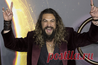 Звезда «Аквамена» заразился коронавирусом на съемках новой части кинокомикса. Звезда кинокомиксов студии DC, американский актер Джейсон Момоа заразился коронавирусом на съемочной площадке нового фильма «Аквамен: Потерянное королевство». Уточняется, что 42-летний актер перешел на режим самоизоляции после того, как получил положительный результат теста на COVID-19.