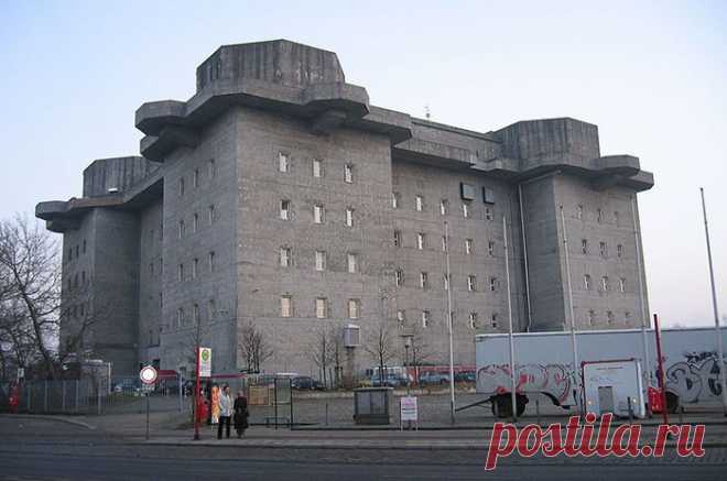 10 заброшенных пулеметных установок, артиллеристских батарей и зенитных башен